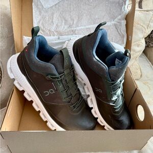 NIB women’s waterproof OC